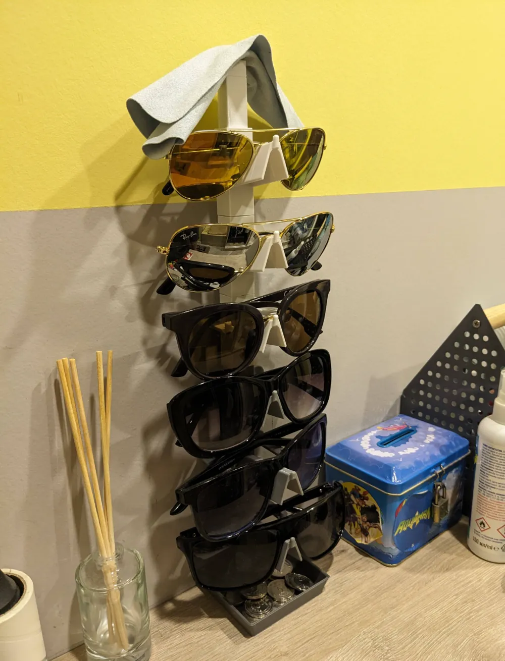 Soporte para anteojos encastrable