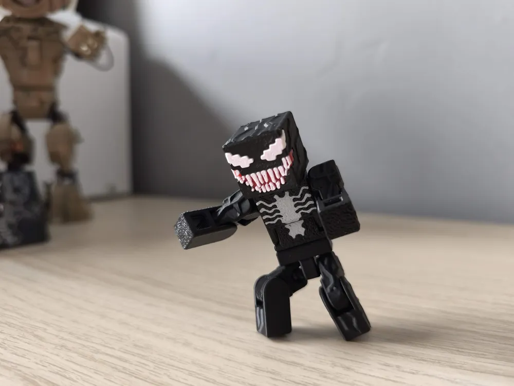 Venom Estilo Minecraft Pequeño